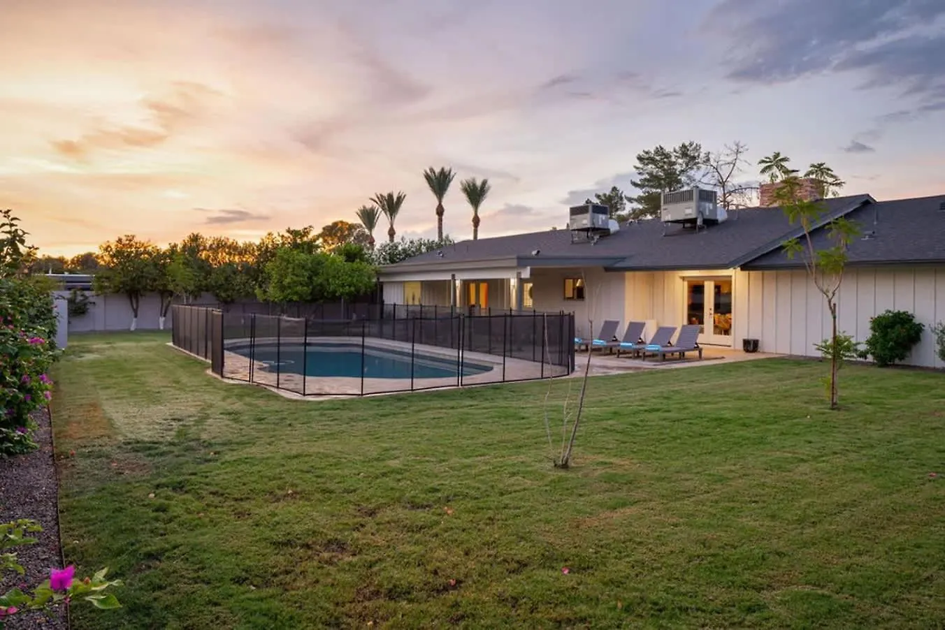 Holiday home The Claremont - Chic Luxe Putting Green & Pool Phoenix
